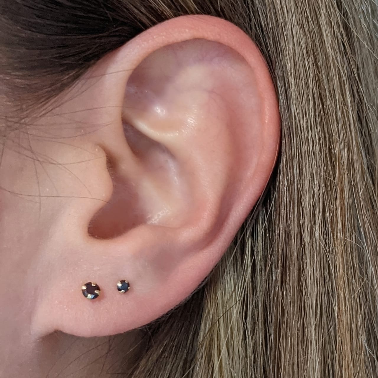 Black Stud Mediano 10K