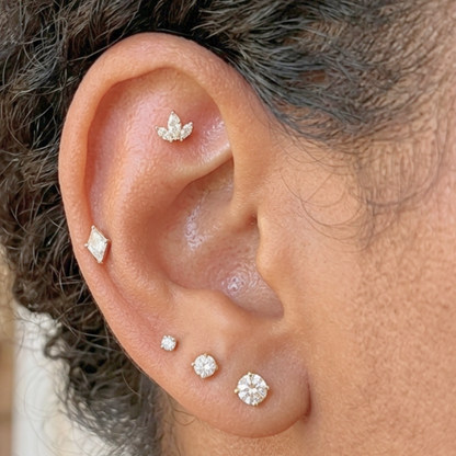 White stud 2mm 14k