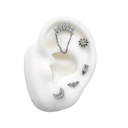 Piercing Titanio Plateado Cinco Petalos Con Cadena