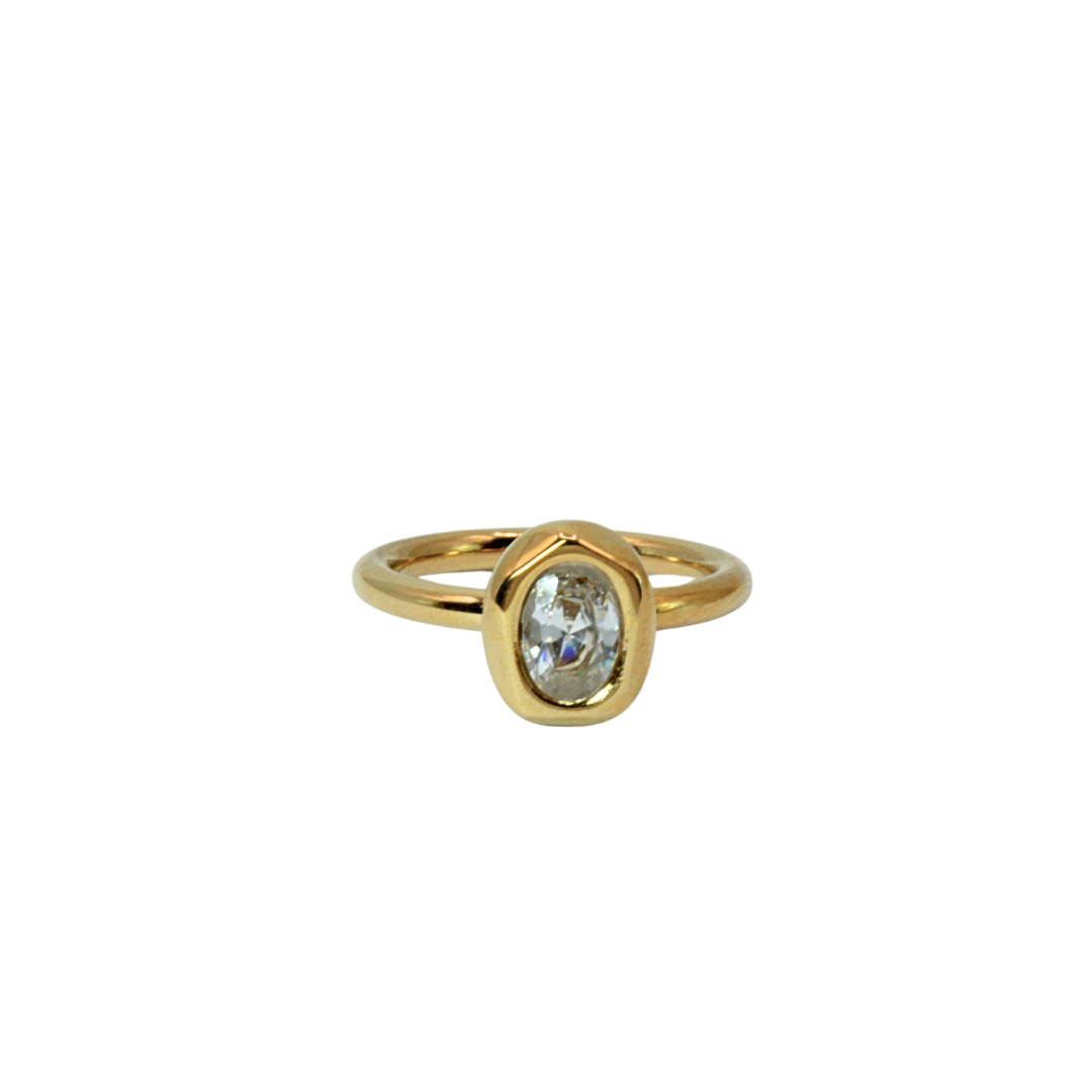 Anillo irregular con circonia
