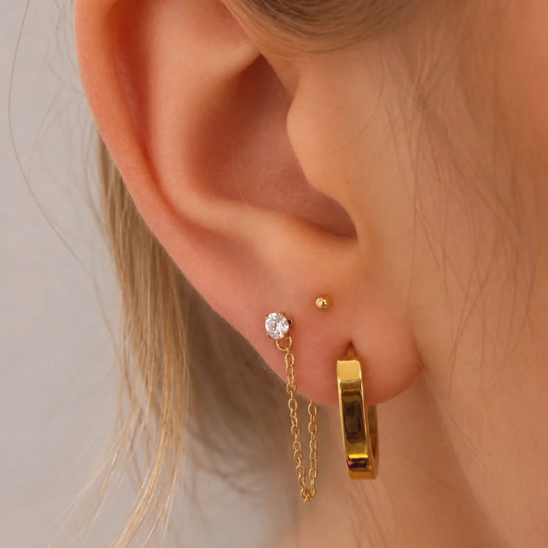 Piercing titanio dorado circonia con cadena