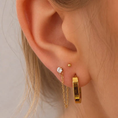 Piercing titanio dorado circonia con cadena