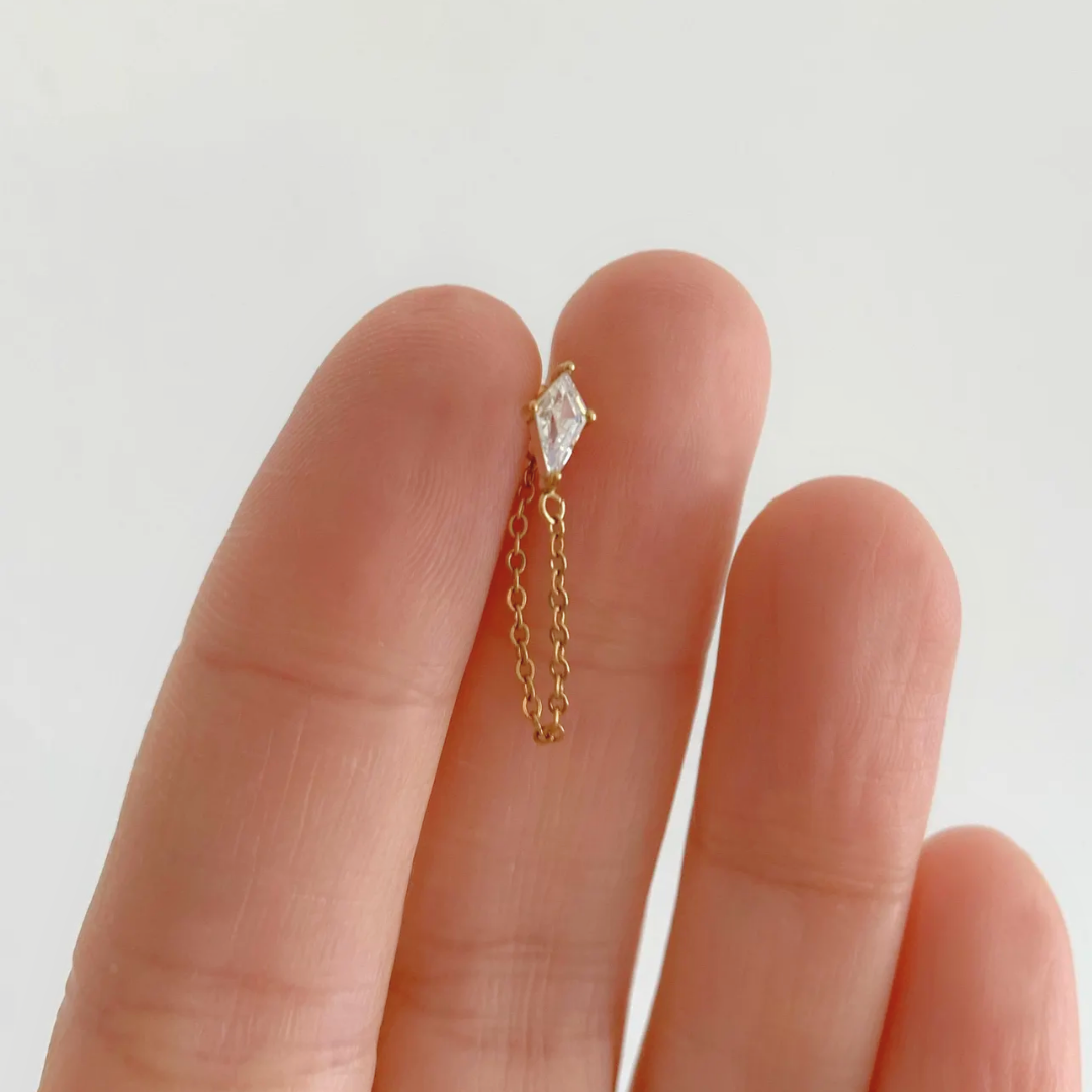 Piercing titanio rombo con cadena