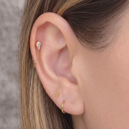 Piercing titanio rombo con cadena